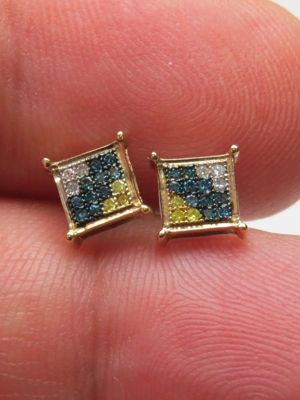 10k Diamond Men's Studs Earring